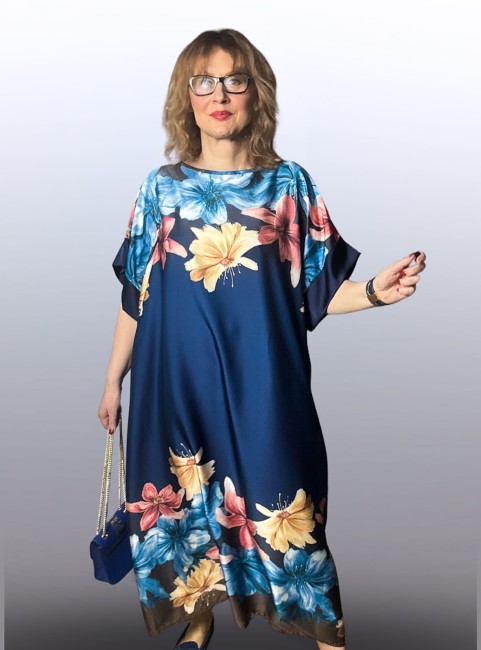 Satynowa sukienka plus size OLŚNIEWAJĄCA granatowa