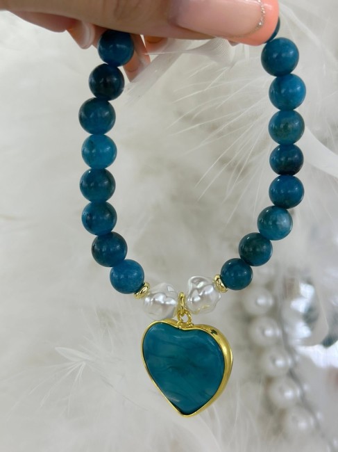 Bransoletka z serduszkiem i koralikami w kolorze turkusowym