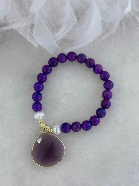 Bransoletka z serduszkiem i koralikami w kolorze fioletowym