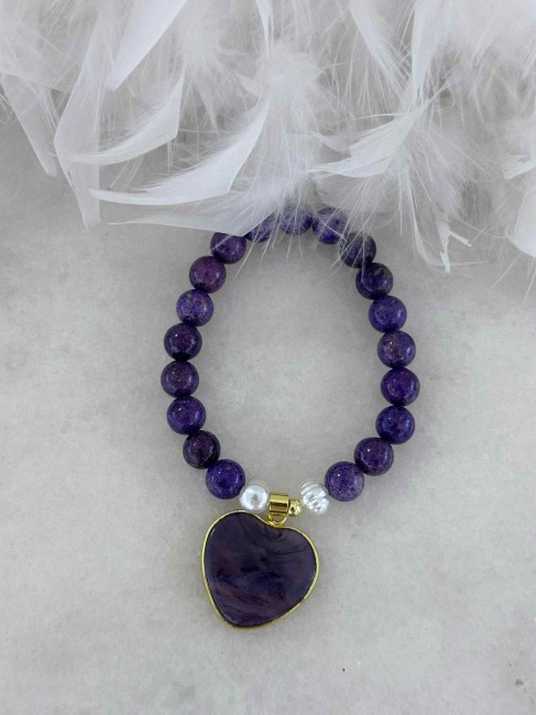 Bransoletka z serduszkiem i koralikami w kolorze fioletowym