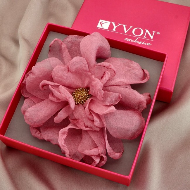 Jedwabna kwiatowa broszka i ozdoba do włosów pudrowa